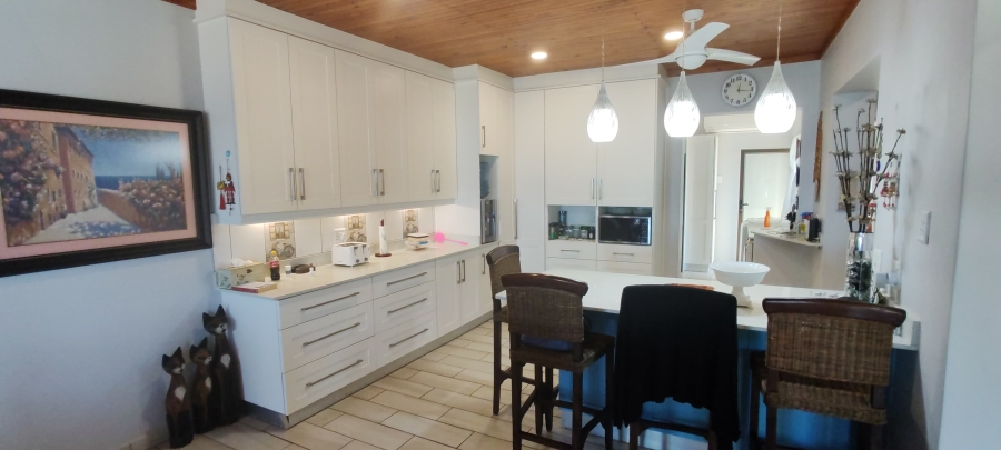 5 Bedroom Property for Sale in Manaba Beach KwaZulu-Natal