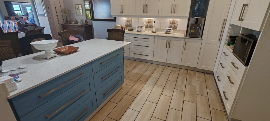 5 Bedroom Property for Sale in Manaba Beach KwaZulu-Natal