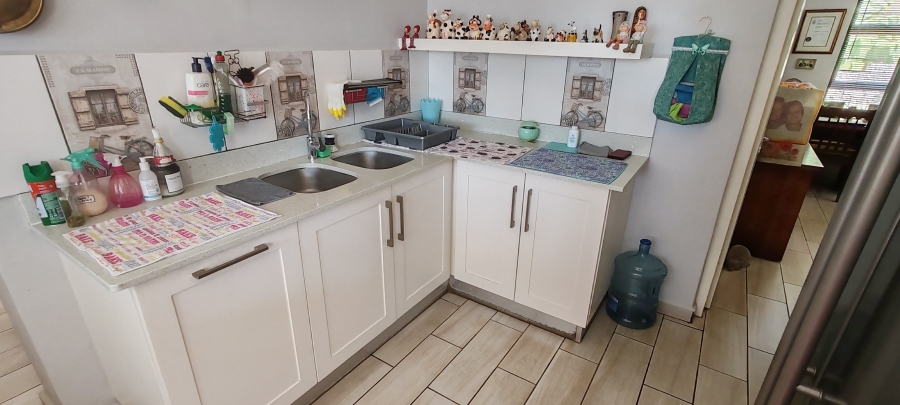 5 Bedroom Property for Sale in Manaba Beach KwaZulu-Natal