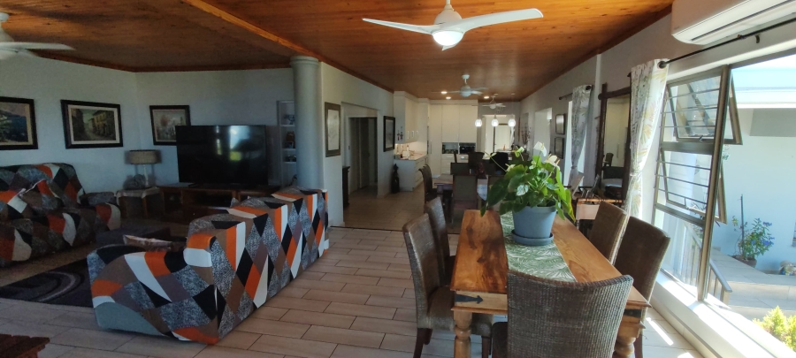 5 Bedroom Property for Sale in Manaba Beach KwaZulu-Natal
