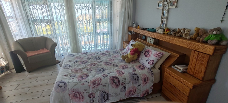 5 Bedroom Property for Sale in Manaba Beach KwaZulu-Natal