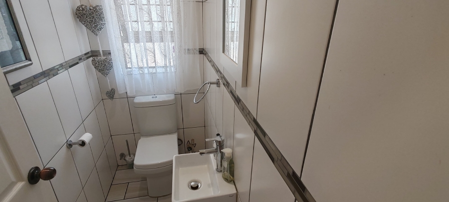 5 Bedroom Property for Sale in Manaba Beach KwaZulu-Natal