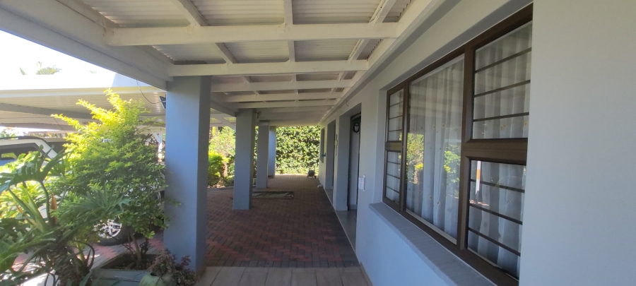 5 Bedroom Property for Sale in Manaba Beach KwaZulu-Natal