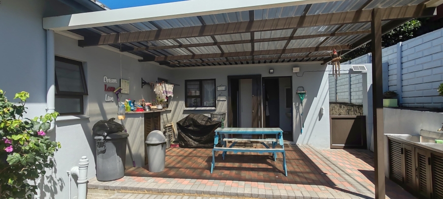 5 Bedroom Property for Sale in Manaba Beach KwaZulu-Natal