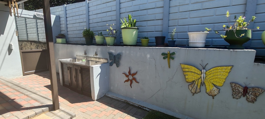 5 Bedroom Property for Sale in Manaba Beach KwaZulu-Natal