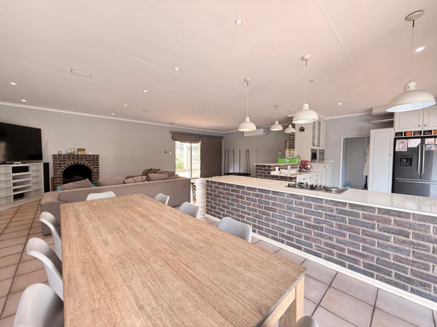 4 Bedroom Property for Sale in Signal Hill KwaZulu-Natal