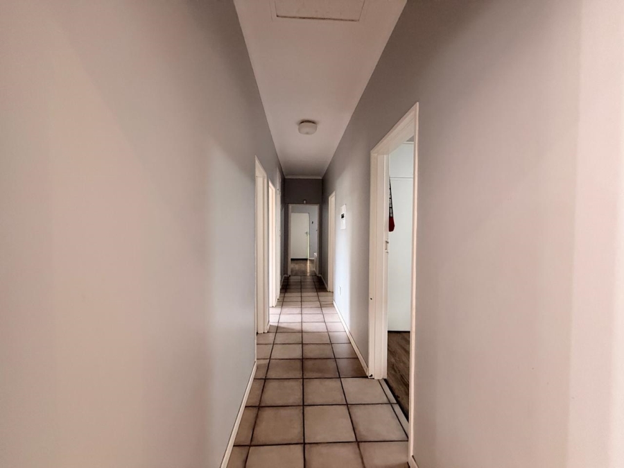 4 Bedroom Property for Sale in Signal Hill KwaZulu-Natal