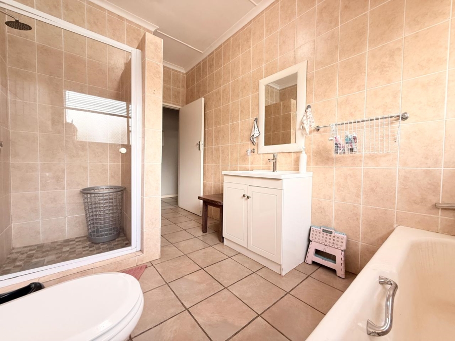 4 Bedroom Property for Sale in Signal Hill KwaZulu-Natal