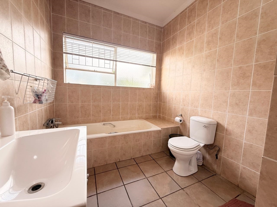 4 Bedroom Property for Sale in Signal Hill KwaZulu-Natal