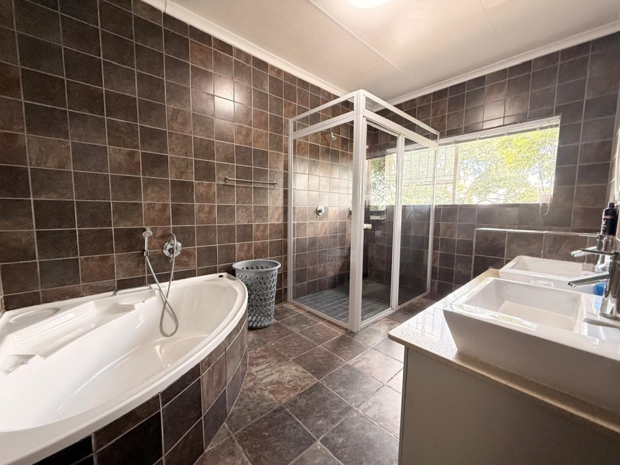 4 Bedroom Property for Sale in Signal Hill KwaZulu-Natal