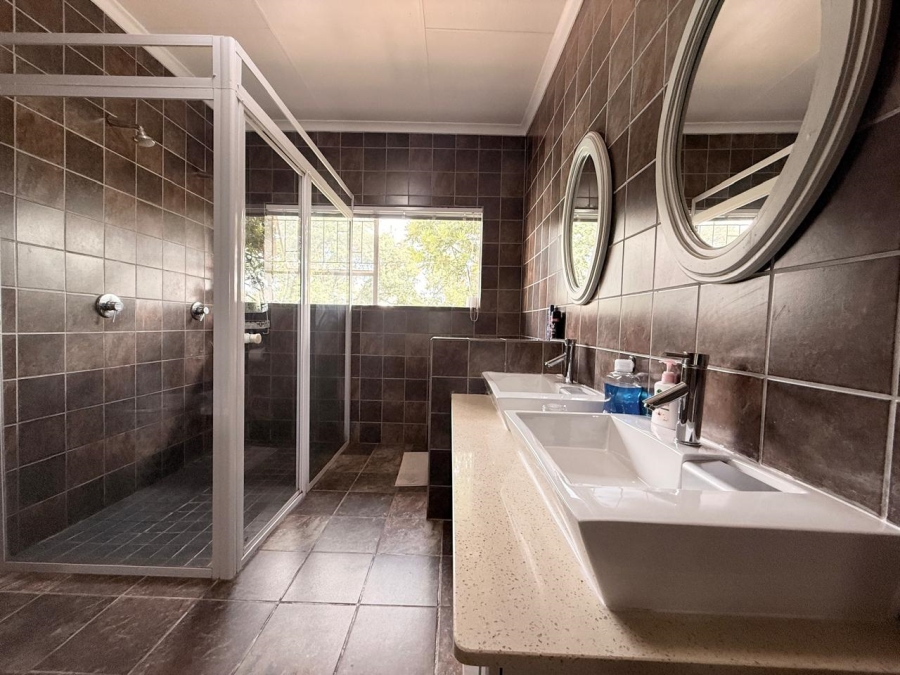 4 Bedroom Property for Sale in Signal Hill KwaZulu-Natal