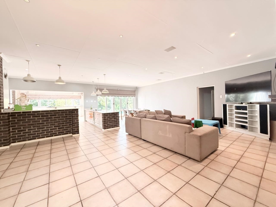 4 Bedroom Property for Sale in Signal Hill KwaZulu-Natal