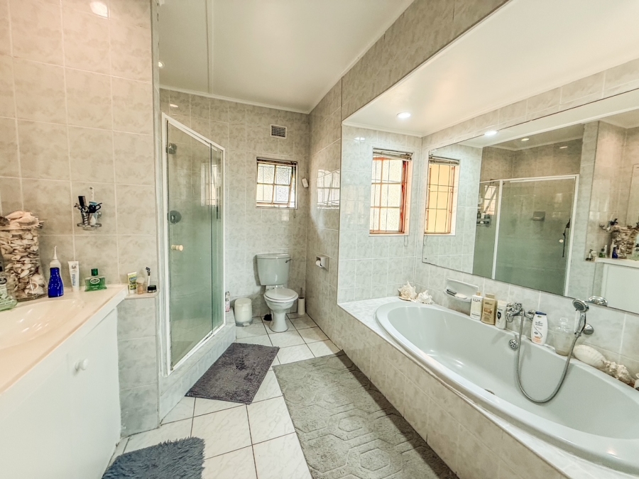 5 Bedroom Property for Sale in Empangeni Central KwaZulu-Natal