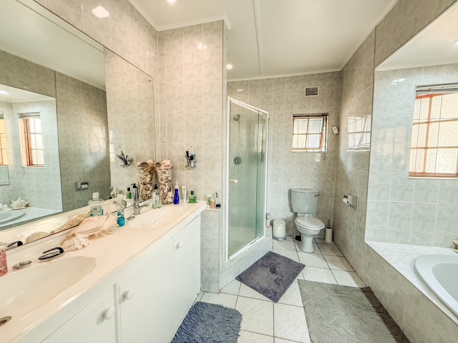 5 Bedroom Property for Sale in Empangeni Central KwaZulu-Natal