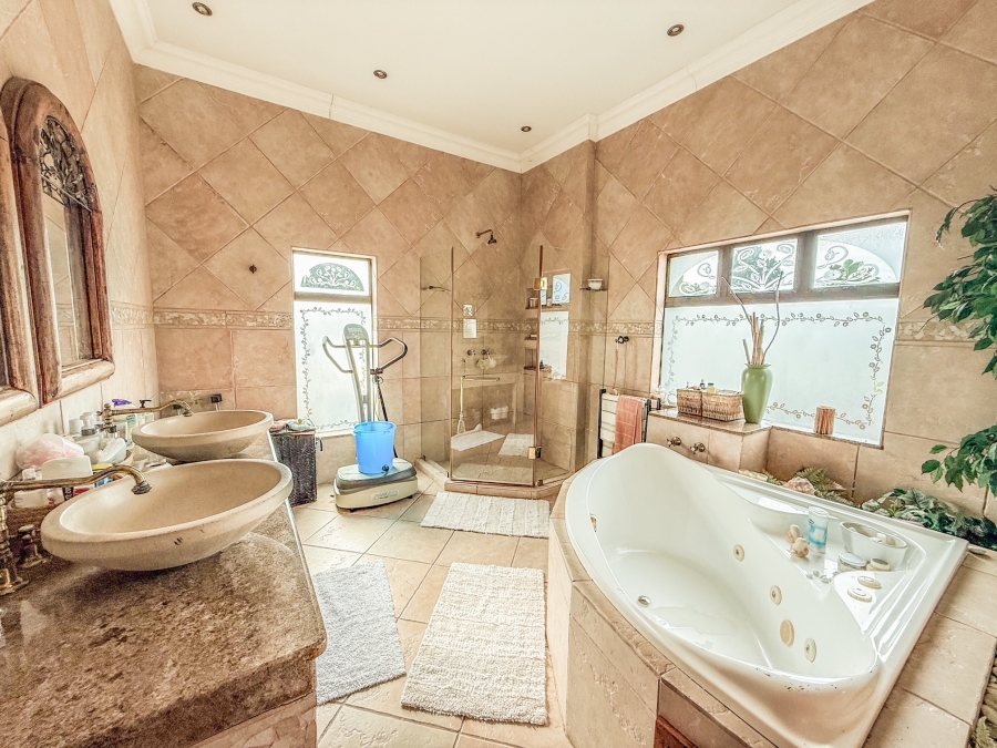 4 Bedroom Property for Sale in Meer En See KwaZulu-Natal