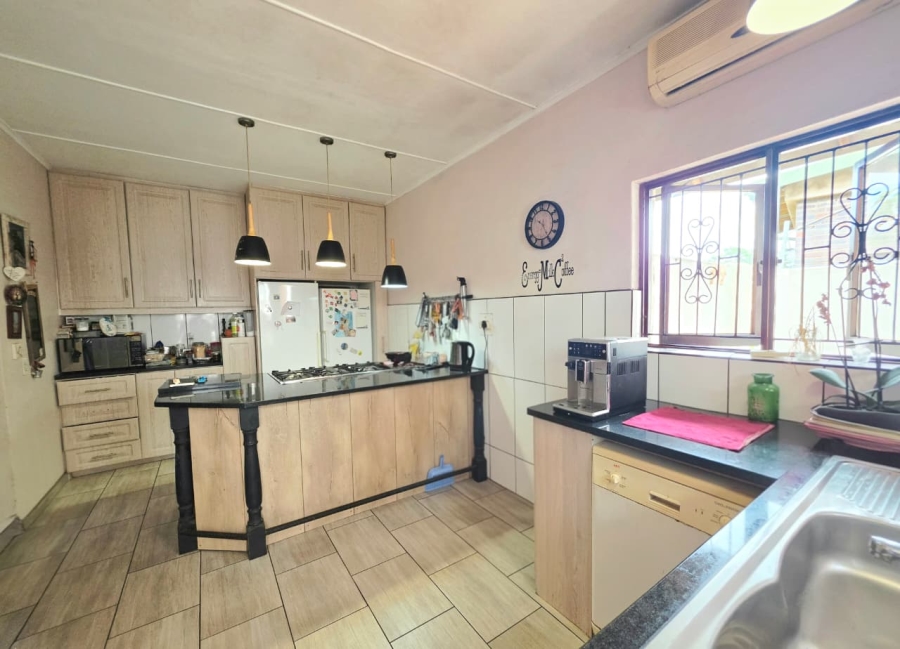 5 Bedroom Property for Sale in Fairview KwaZulu-Natal