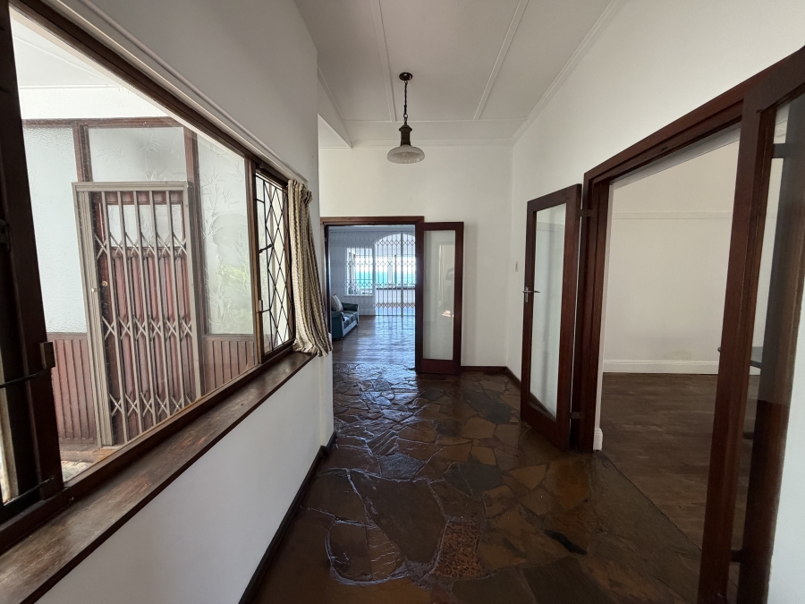 5 Bedroom Property for Sale in Amanzimtoti KwaZulu-Natal