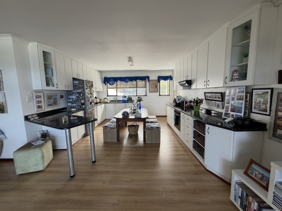 5 Bedroom Property for Sale in Amanzimtoti KwaZulu-Natal