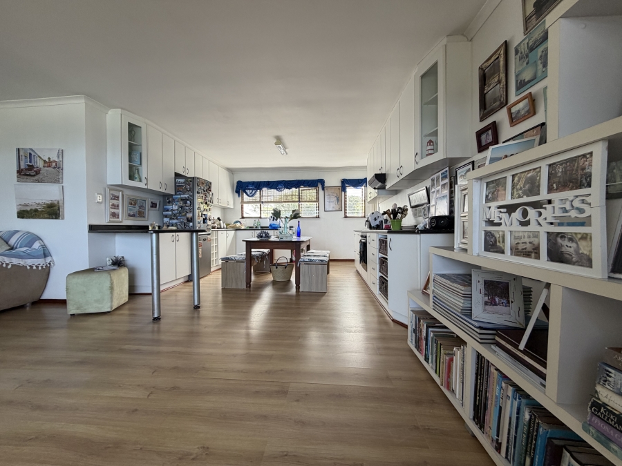 5 Bedroom Property for Sale in Amanzimtoti KwaZulu-Natal