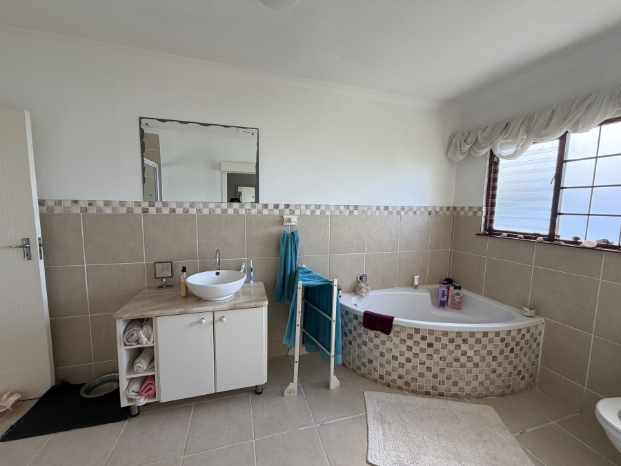 5 Bedroom Property for Sale in Amanzimtoti KwaZulu-Natal