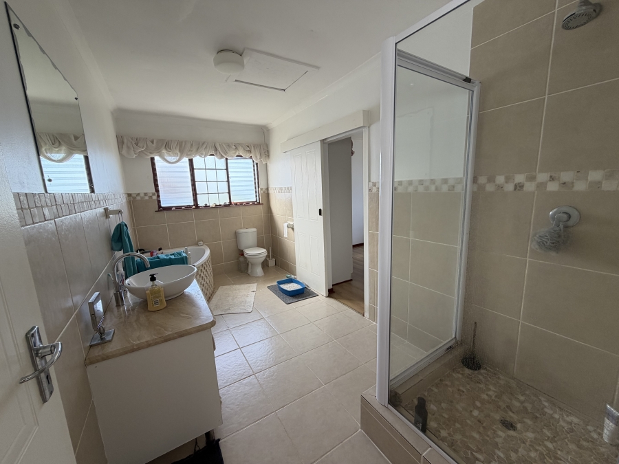 5 Bedroom Property for Sale in Amanzimtoti KwaZulu-Natal