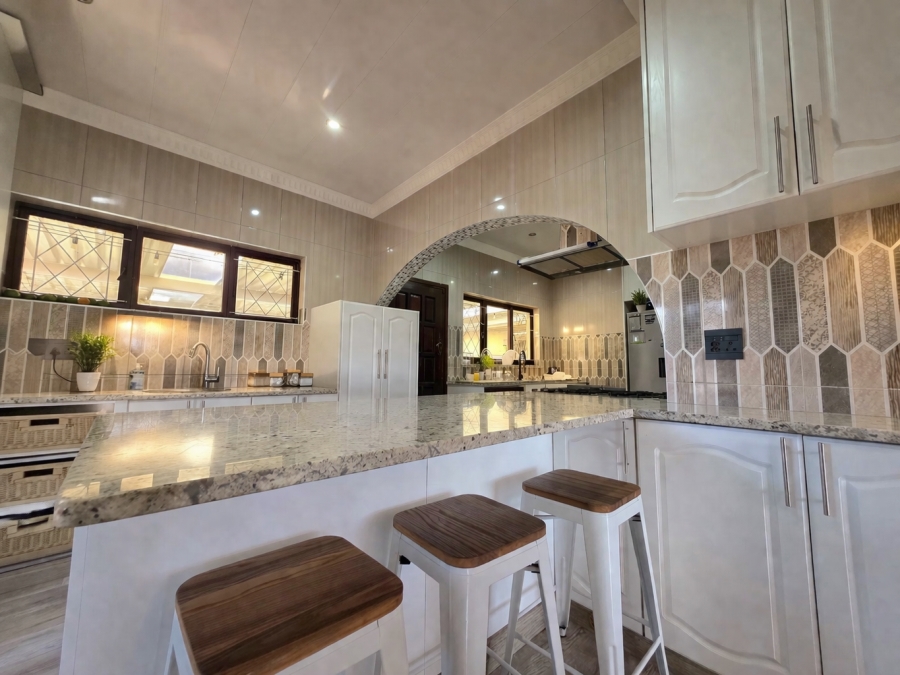 8 Bedroom Property for Sale in Amanzimtoti KwaZulu-Natal