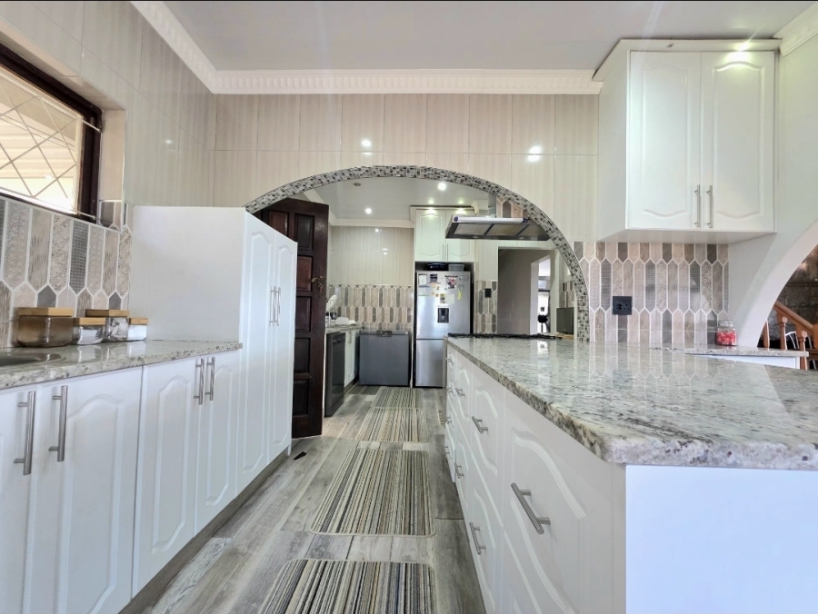 8 Bedroom Property for Sale in Amanzimtoti KwaZulu-Natal