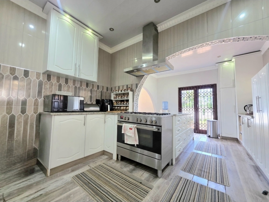 8 Bedroom Property for Sale in Amanzimtoti KwaZulu-Natal