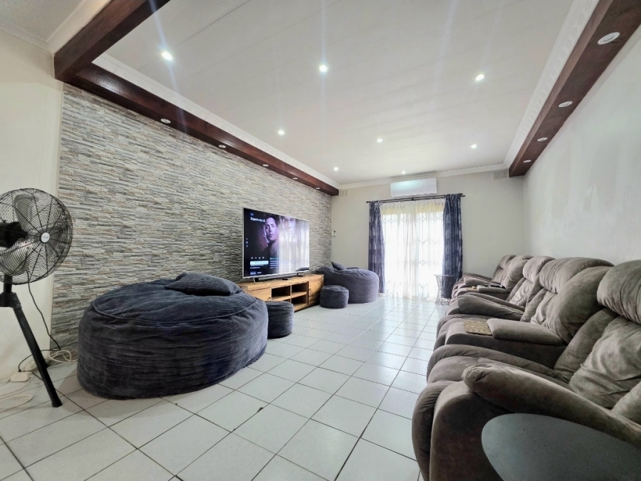 8 Bedroom Property for Sale in Amanzimtoti KwaZulu-Natal