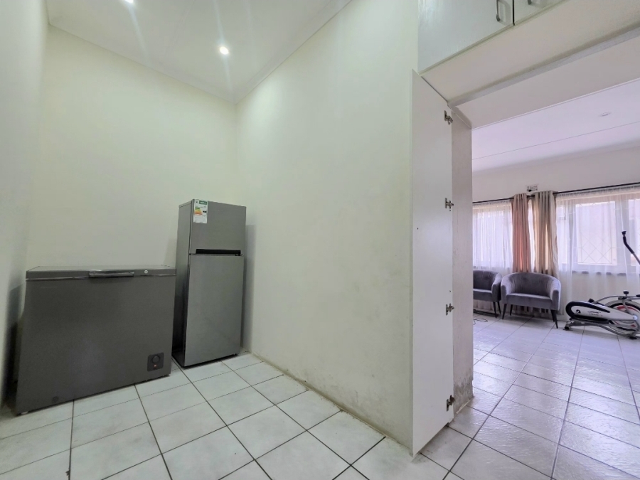 8 Bedroom Property for Sale in Amanzimtoti KwaZulu-Natal