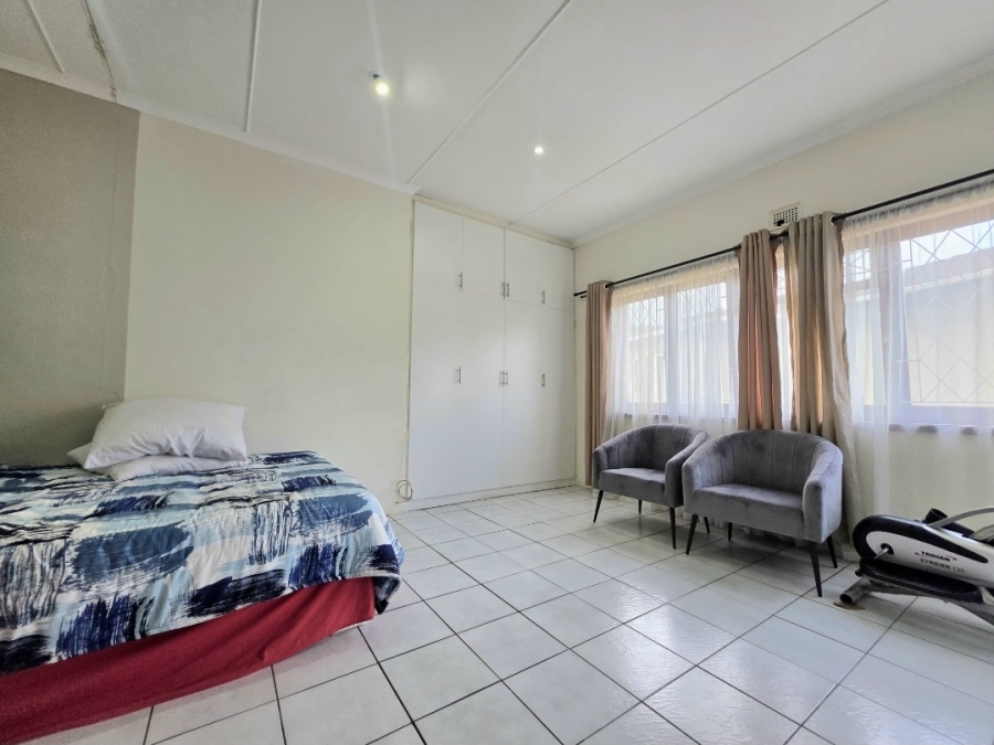 8 Bedroom Property for Sale in Amanzimtoti KwaZulu-Natal