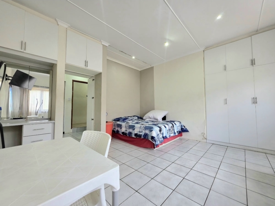 8 Bedroom Property for Sale in Amanzimtoti KwaZulu-Natal