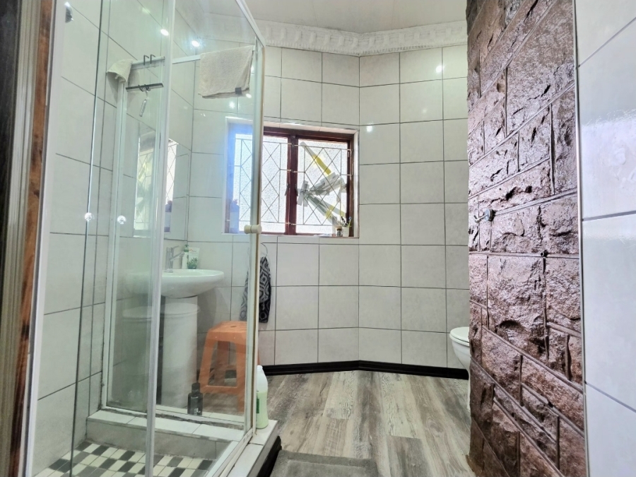 8 Bedroom Property for Sale in Amanzimtoti KwaZulu-Natal