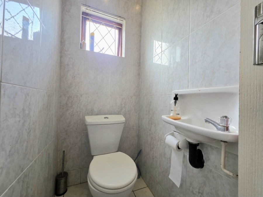 8 Bedroom Property for Sale in Amanzimtoti KwaZulu-Natal