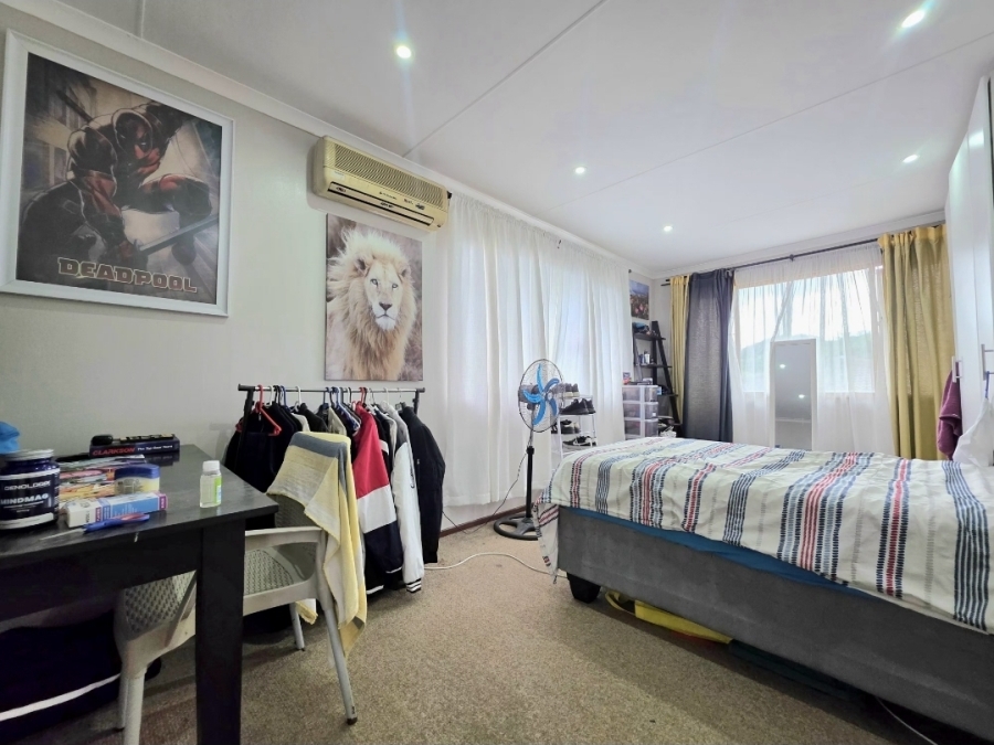 8 Bedroom Property for Sale in Amanzimtoti KwaZulu-Natal