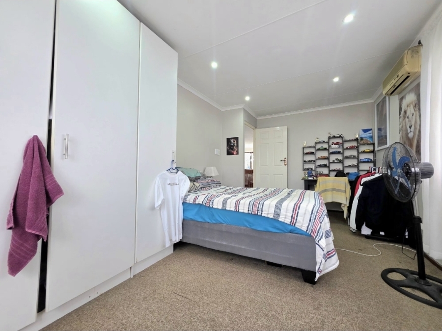 8 Bedroom Property for Sale in Amanzimtoti KwaZulu-Natal