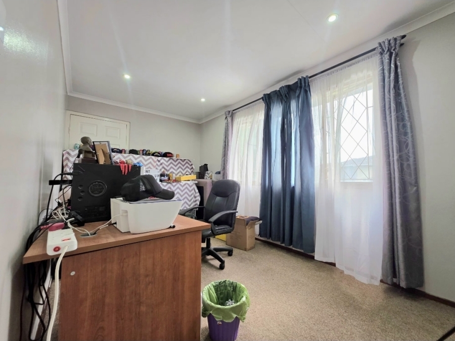 8 Bedroom Property for Sale in Amanzimtoti KwaZulu-Natal