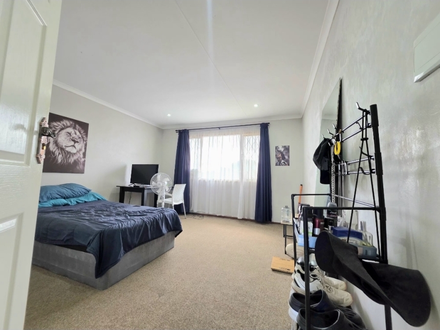 8 Bedroom Property for Sale in Amanzimtoti KwaZulu-Natal