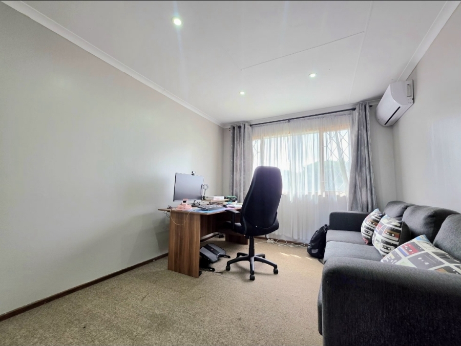 8 Bedroom Property for Sale in Amanzimtoti KwaZulu-Natal