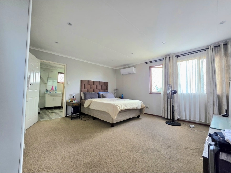 8 Bedroom Property for Sale in Amanzimtoti KwaZulu-Natal