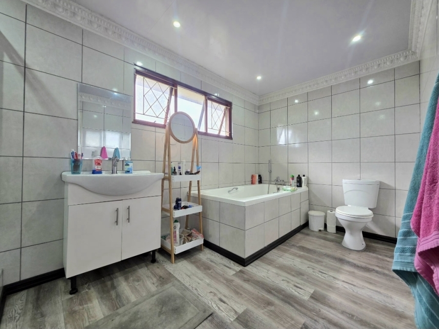 8 Bedroom Property for Sale in Amanzimtoti KwaZulu-Natal