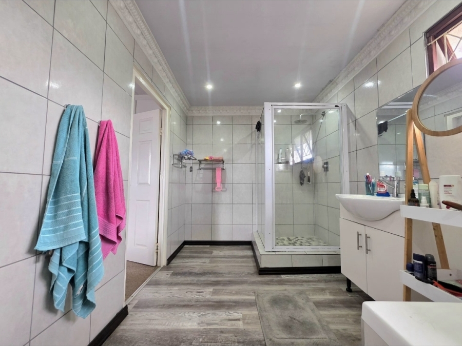 8 Bedroom Property for Sale in Amanzimtoti KwaZulu-Natal