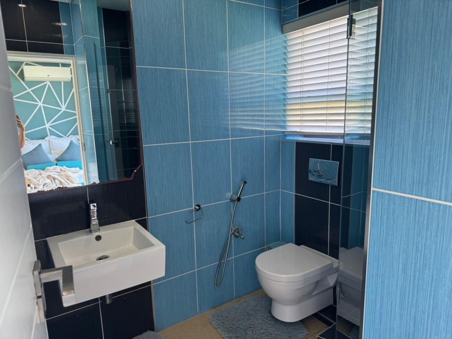 5 Bedroom Property for Sale in Tinley Manor KwaZulu-Natal