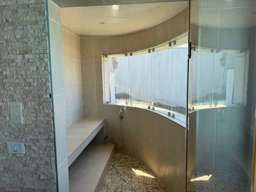 5 Bedroom Property for Sale in Tinley Manor KwaZulu-Natal