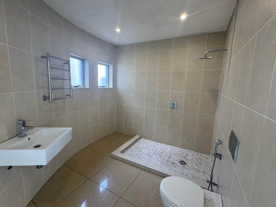 5 Bedroom Property for Sale in Tinley Manor KwaZulu-Natal