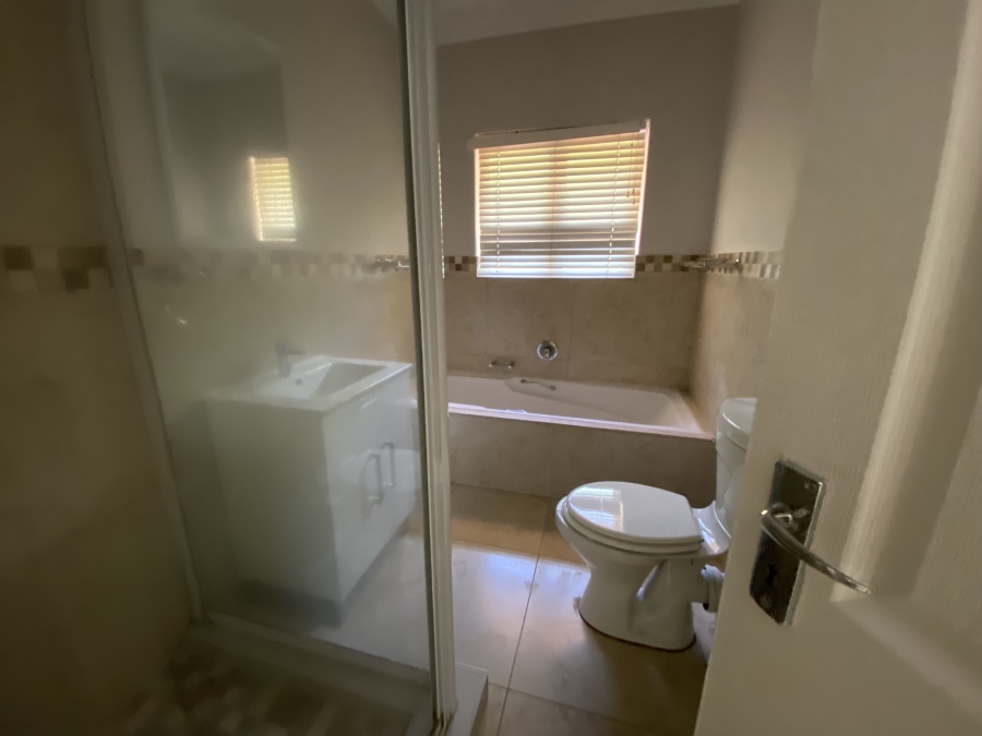 To Let 4 Bedroom Property for Rent in Beverley Hills KwaZulu-Natal