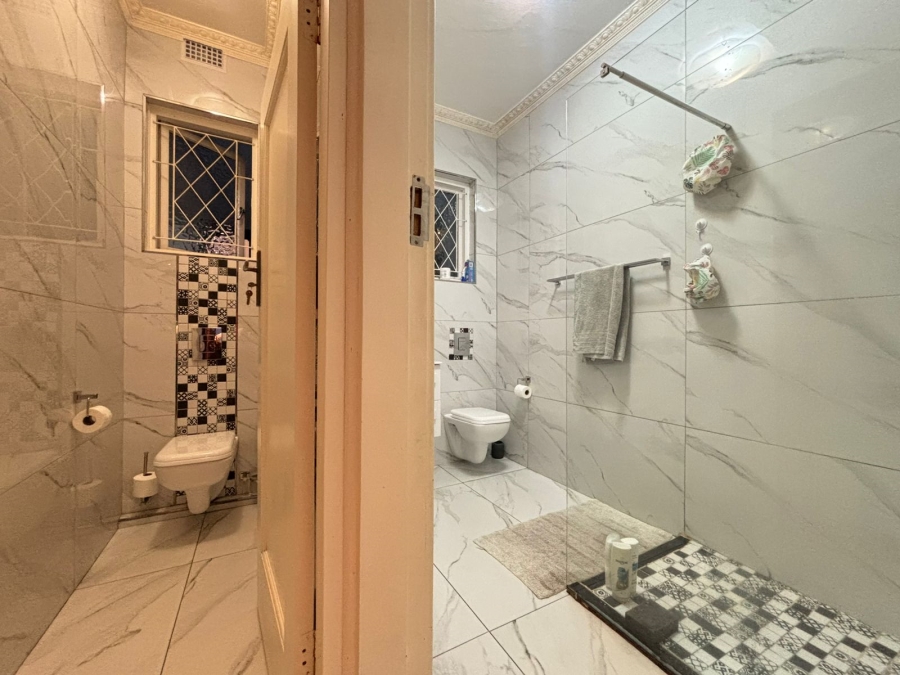 2 Bedroom Property for Sale in Glenwood KwaZulu-Natal