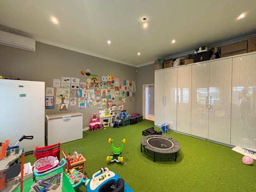 4 Bedroom Property for Sale in Essenwood KwaZulu-Natal