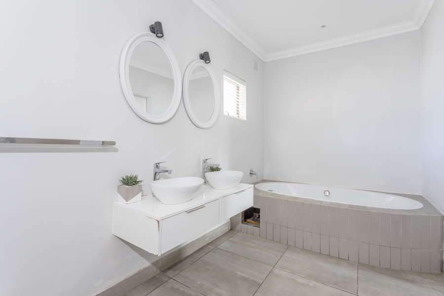 6 Bedroom Property for Sale in Ballito Central KwaZulu-Natal