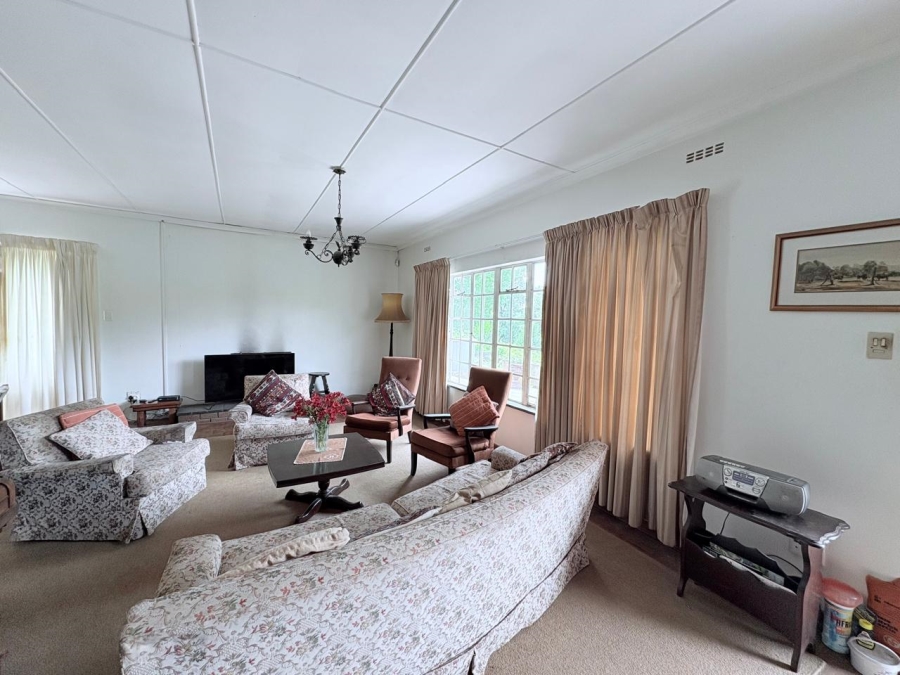 6 Bedroom Property for Sale in Leonard KwaZulu-Natal